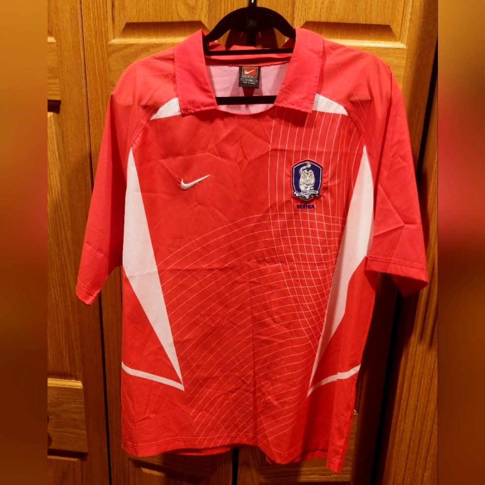 Nike Korea Men’s Red and White Soccer Jersey with Crest